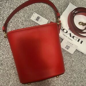 ‼️$150 PRICE DROP ‼️Coach Dakota Bucket Bag 16 NWT